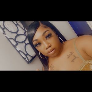 Meet your Posher, Monasia